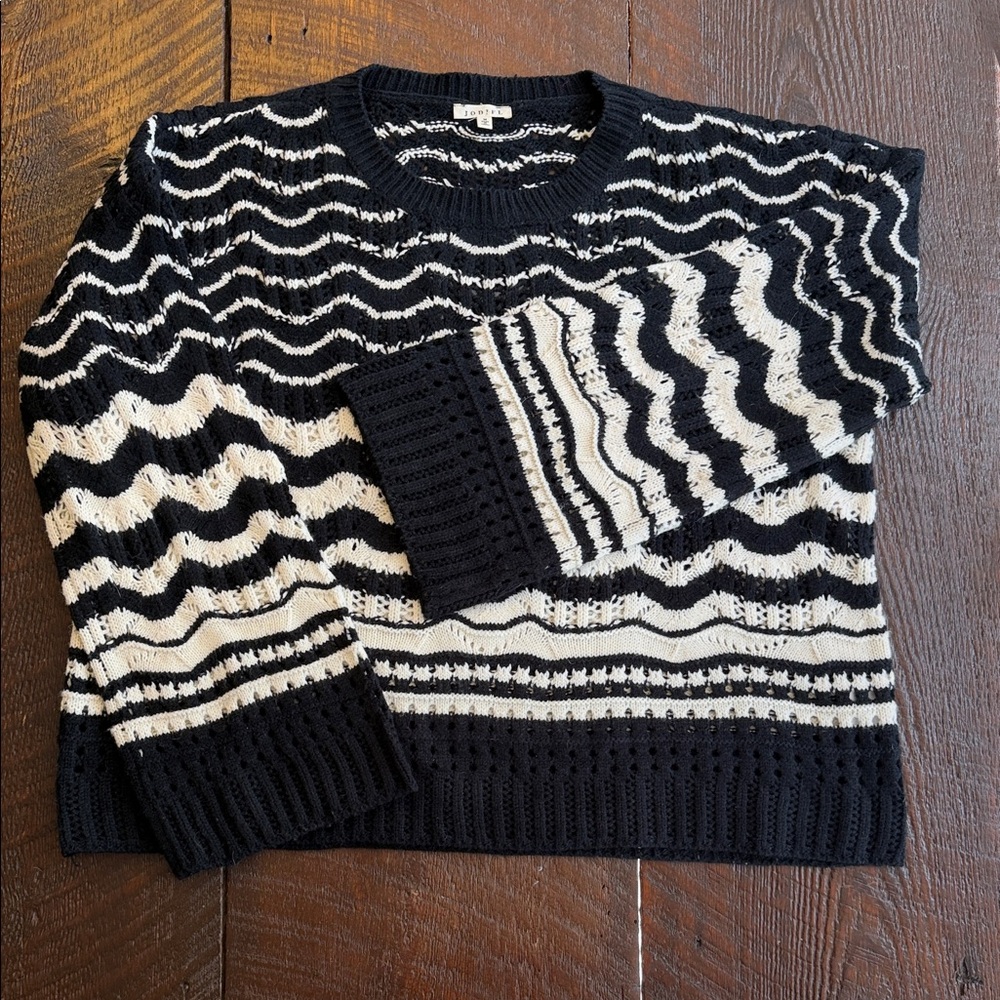 Black Cream Wave Pattern Knit Sweater Retro Style Women’s Medium